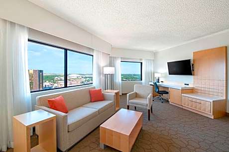 Wascana, Suite, 1 Queen, Sofa bed