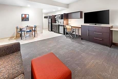 One-Bedroom King Suite - Non-Smoking