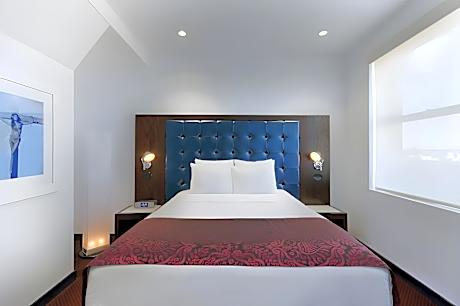 Silver, 1 Full Bed