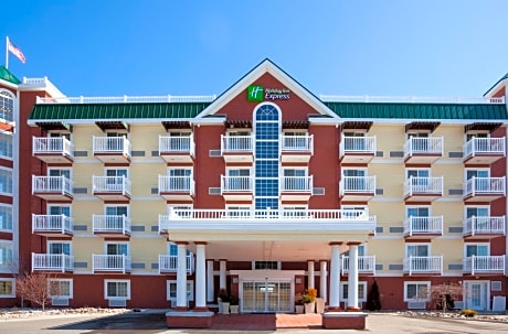 Holiday Inn Express Hotel & Suites Petoskey By IHG
