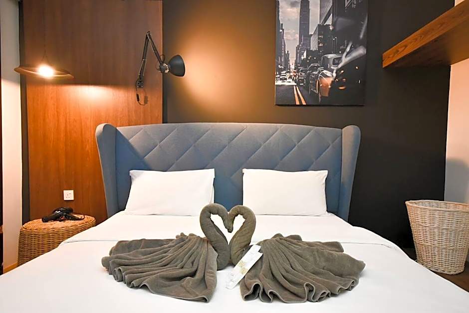 Cube 8teens Boutique Suite by Nest Home