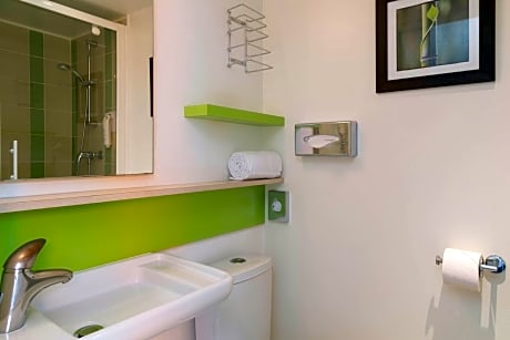 2 Single Beds, Non-Smoking, Standard Room, Courtesy Tray, Shower