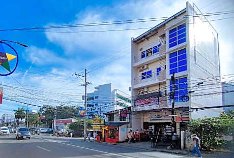 RedDoorz @ RSL Transient House Iloilo