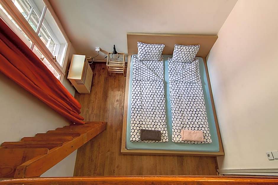 Pal's Hostel and Apartments