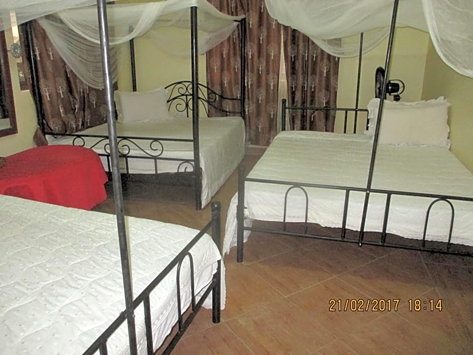 Fanaka Safaris Campsite & Lodges