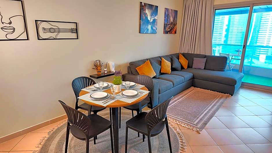 Spacious Apartment Marina View