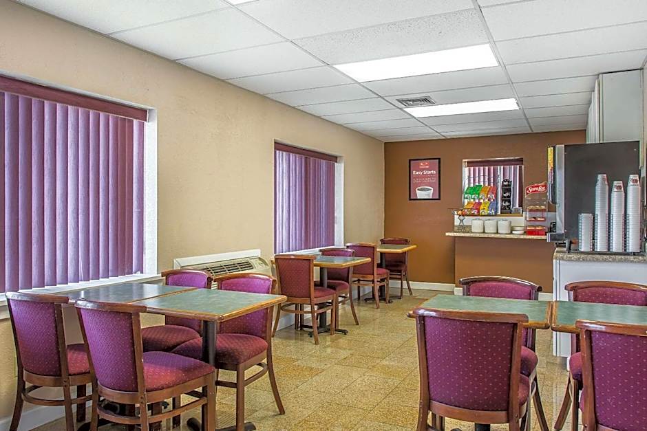 Econo Lodge Cranston - Providence