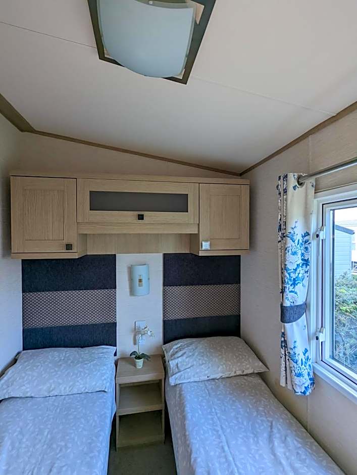 PEACEFUL HOMELY Caravan IN LOVELY CUL DE SAC 1 DOG WELCOME ON REQUEST Littlesea Haven Weymouth