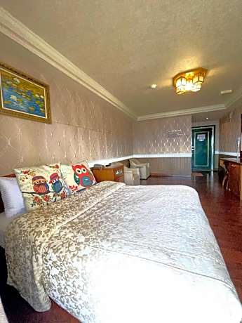 Standard Double Room with Lake View