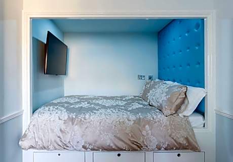 Studio - Split Level