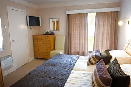Double or Twin Room with Loch View