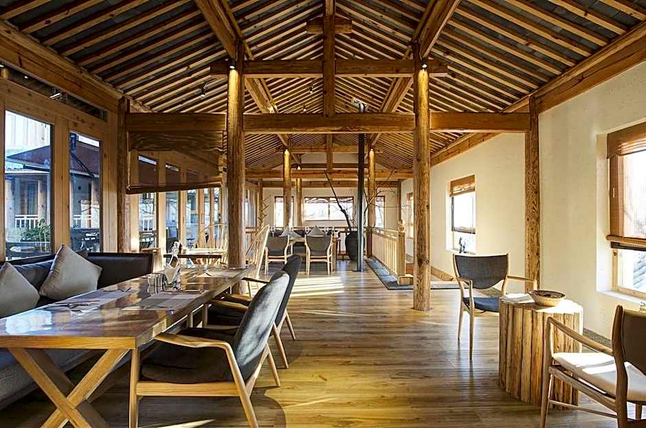 Arro Khampa by Zinc Journey Lijiang