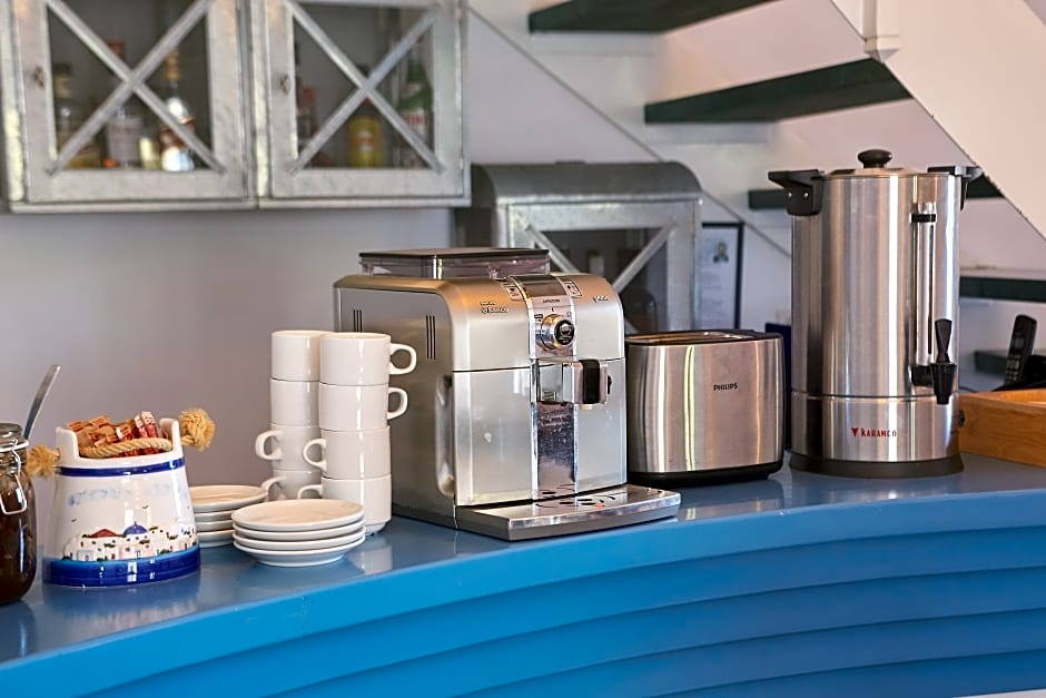 Kerame Hotel & Studios