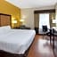 La Quinta Inn & Suites by Wyndham Lagrange / I-85