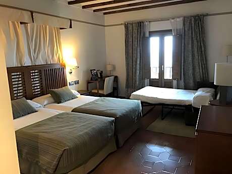 Standard Double Room (2 Adults + 1Child)