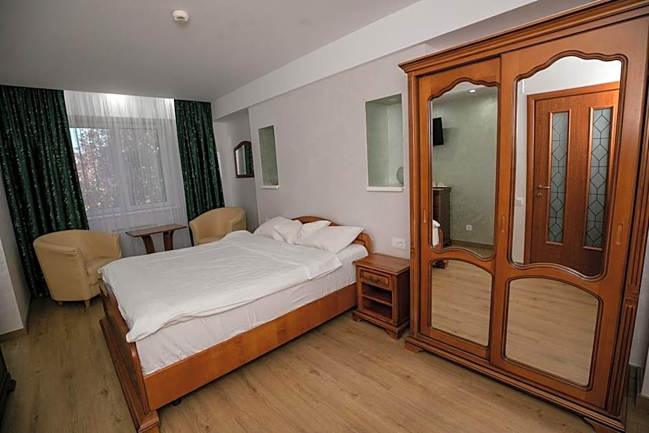 Hotel Senator