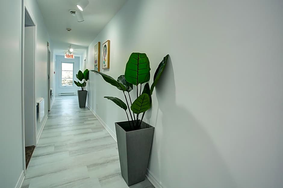 Le 900 Tremblant Inn Café and Bistro