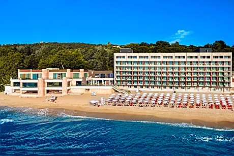 Marina Hotel, Sunny Day