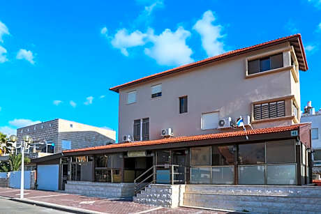 Amigo Hotel On The Beach