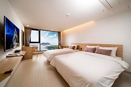 Deluxe Twin Room with Sea View