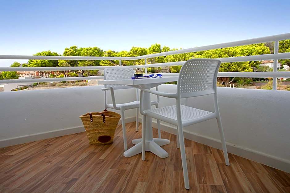 Fergus Style Cala Blanca Suites