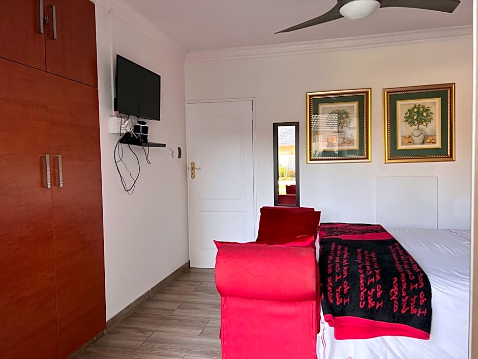 2 Op Terblanche Guesthouse