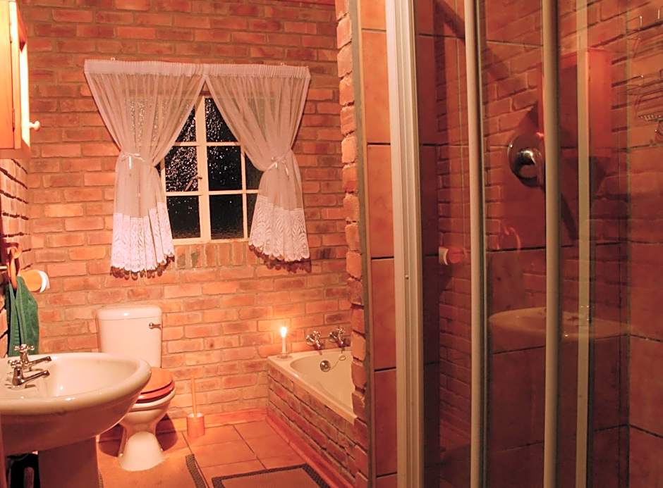 Thaba Tsweni Lodge & Safaris