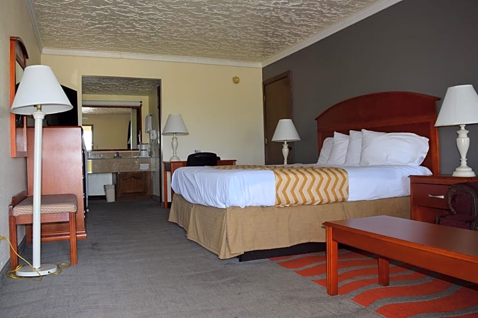 Travelodge Inn & Suites by Wyndham Norman