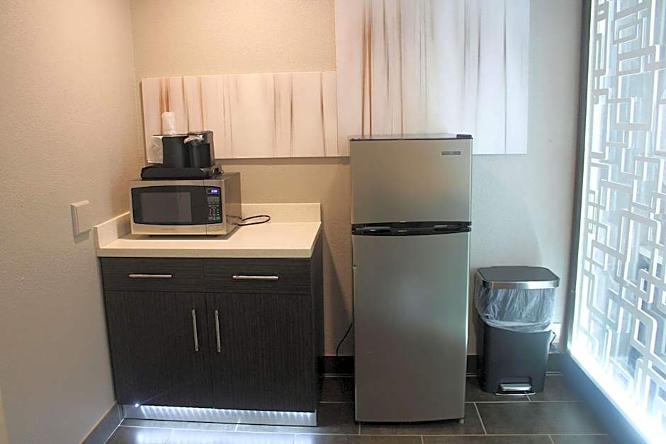 Clarion Pointe Marshall