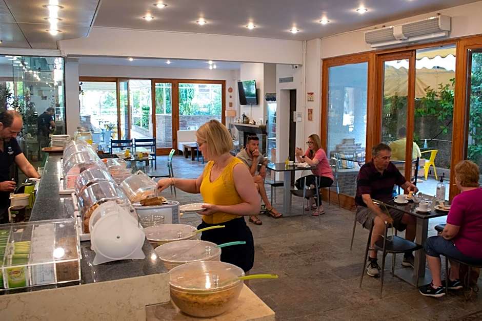 Stefanakis Hotel & Apartments