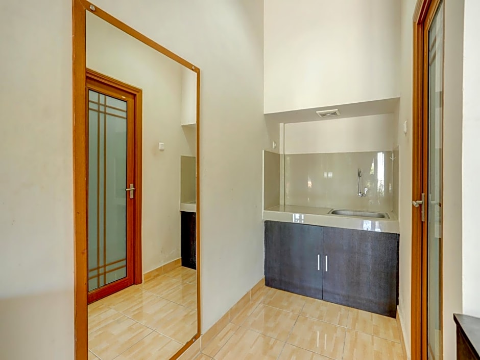 OYO 3950 The Ratna Hotel