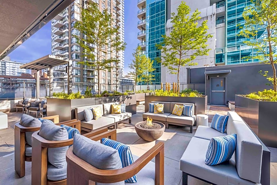 Level Downtown - Howe
