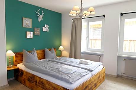 Double Room with Private Bathroom (102)