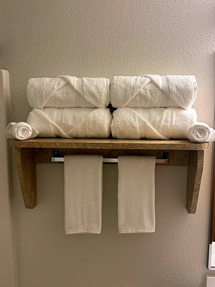 Baymont Inn & Suites By Wyndham Dickinson, ND