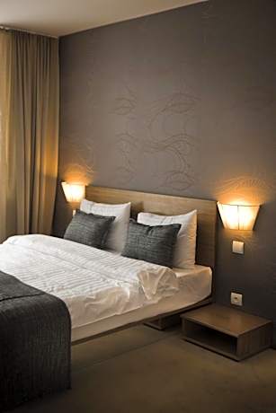 Deluxe Two-Bedroom Apartment