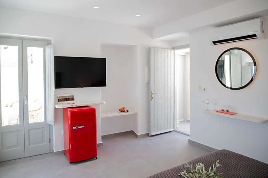 Caldera Cliff Illusion Suites