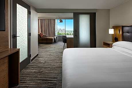 topanga, junior suite, 1 king, sofa bed, high floor