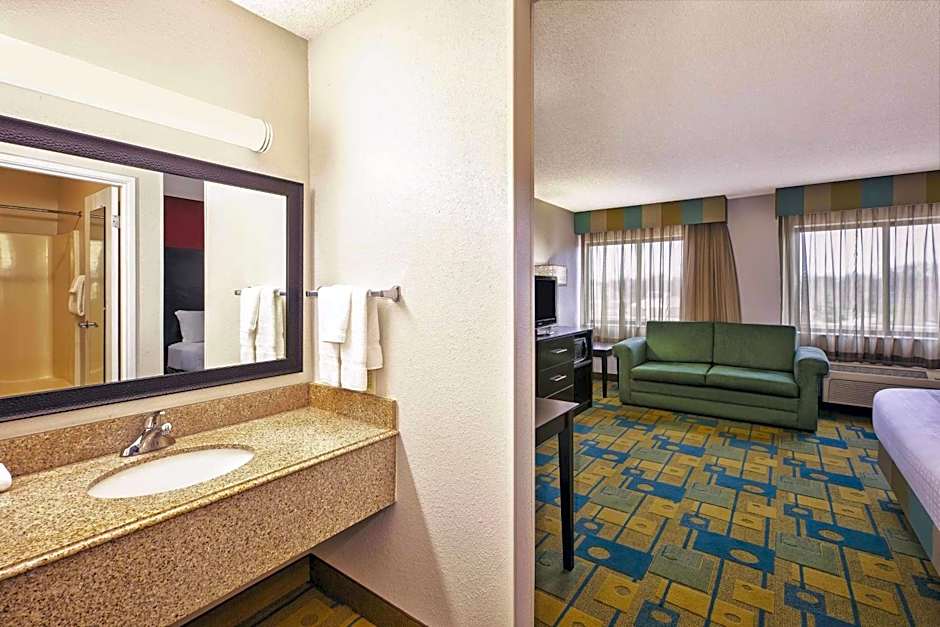 La Quinta Inn & Suites by Wyndham Toledo Perrysburg