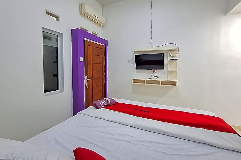RedDoorz @ Jalan Ahmad Yani Karawang