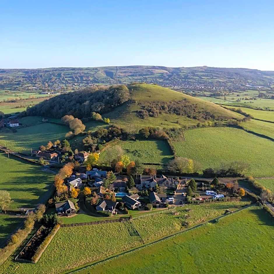 Tor Farm Lodges - Private Hot Tubs, Shared Seasonal Outdoor Pool, Dog Friendly
