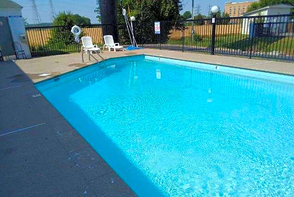 Howard Johnson by Wyndham Clarksville Tennessee