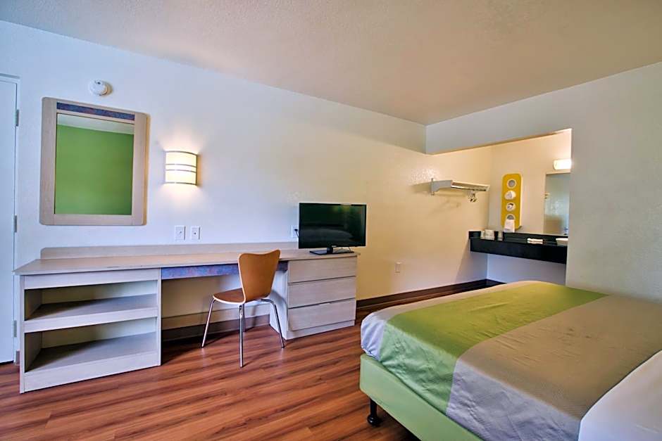 Motel 6-Tallahassee, FL - Downtown