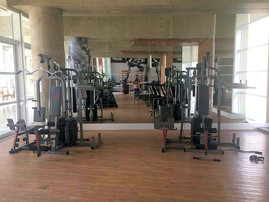 Vista Mar Unlimited Frente Mar Ar Condicionado Garagem Arrumação Andar Alto e piscina aquecida, sauna e muito mais!