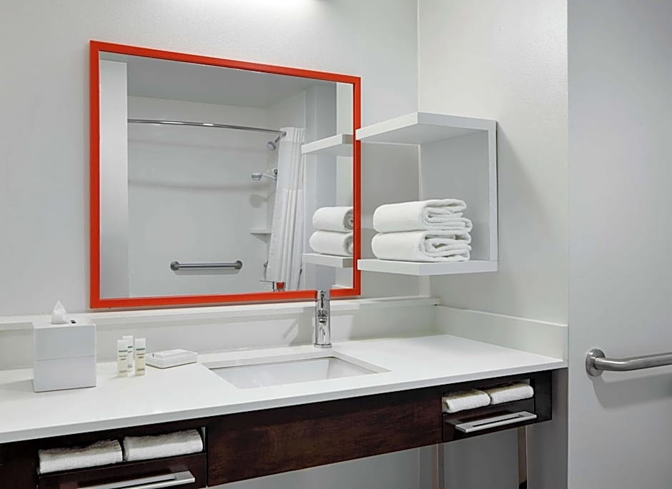 Hampton Inn By Hilton & Suites Chicago/Waukegan, IL