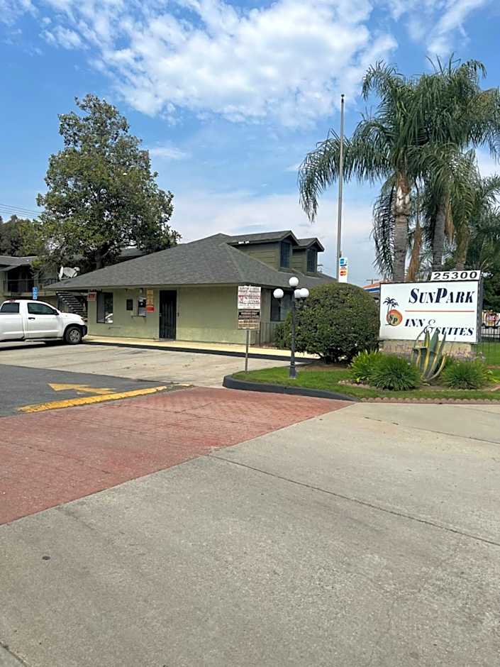 Sunpark Inn & Suites
