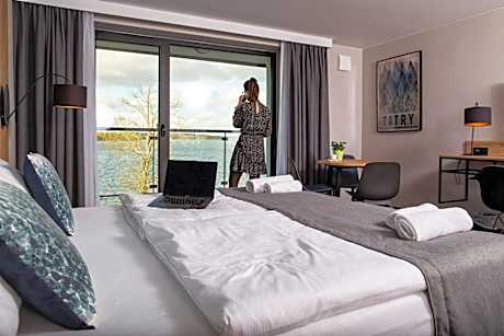 Deluxe Double or Twin Room with Lake View