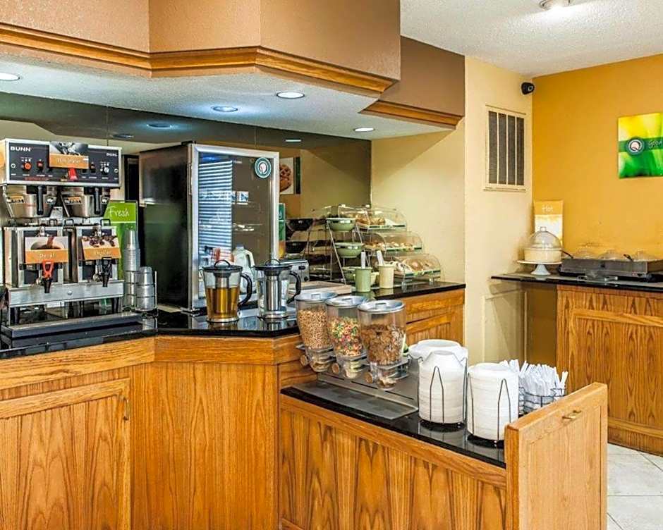 Quality Inn & Suites Shelbyville I-74