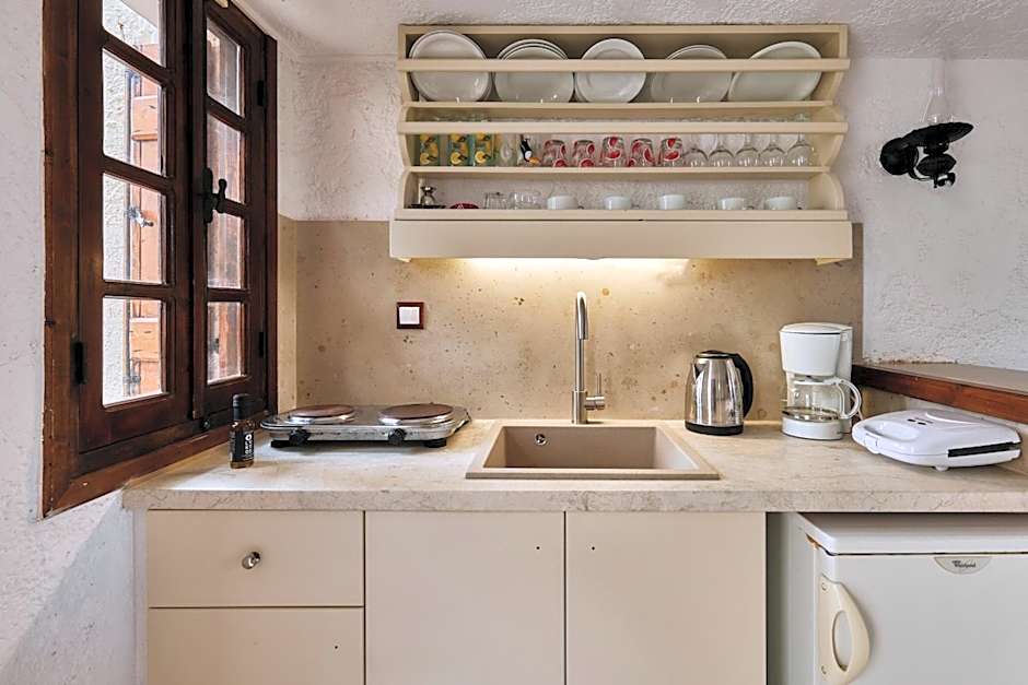 Mila Malia Studios Hotel