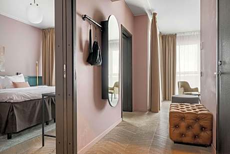 Suite with King Bed and Terrace - Non-Smoking