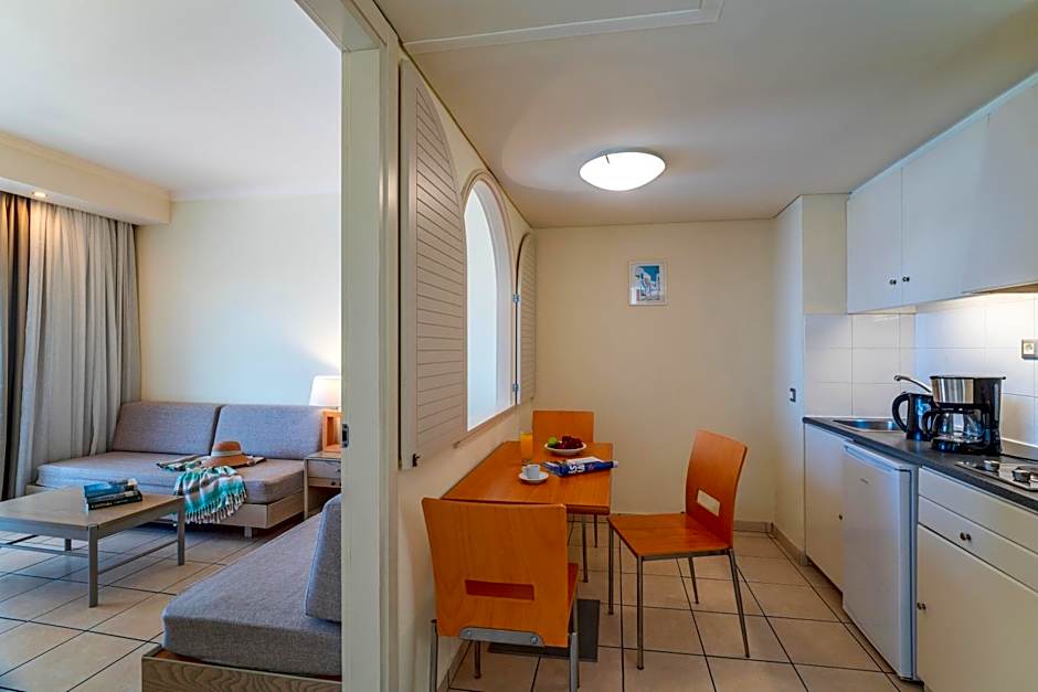 Athineon Hotel